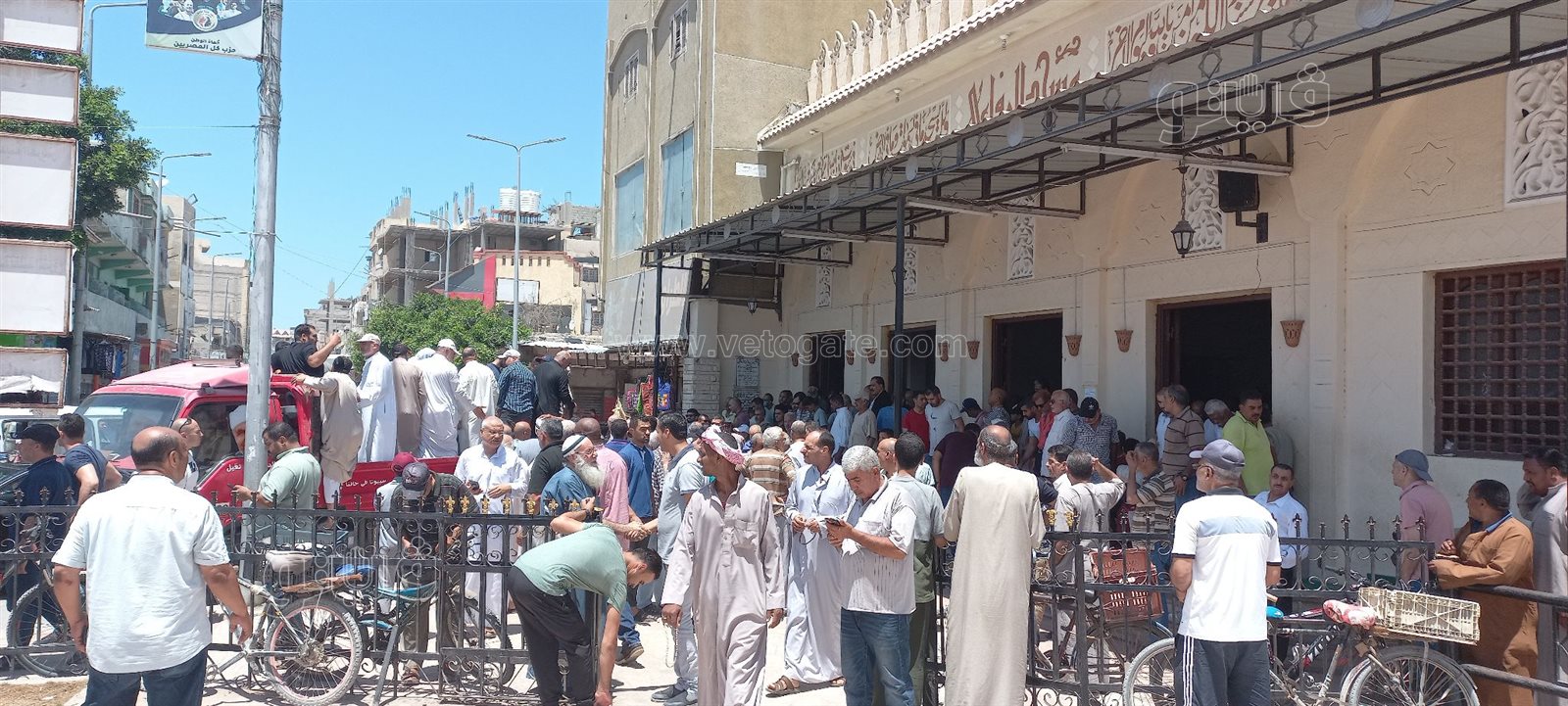 طاهر أبو زيد يشيع جثمان زوجته من مسجد الرفاعى بالعريش  (4)