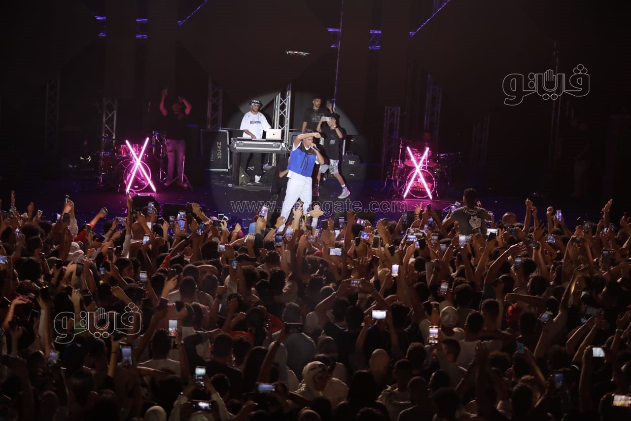 عنبة يلهب أجواء مسرح الزمالك بحفل كامل العدد (1)