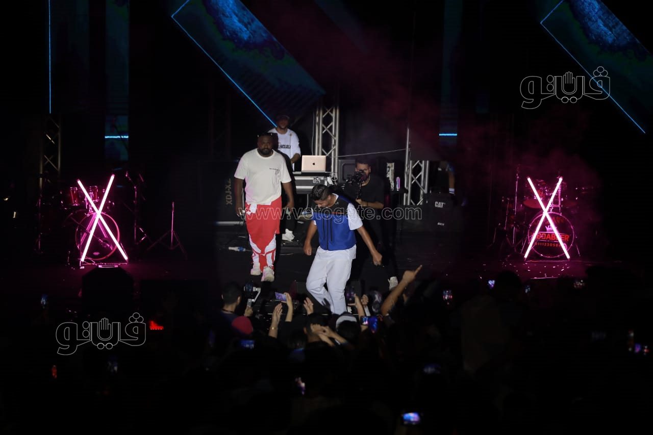 عنبة يلهب أجواء مسرح الزمالك بحفل كامل العدد (2)
