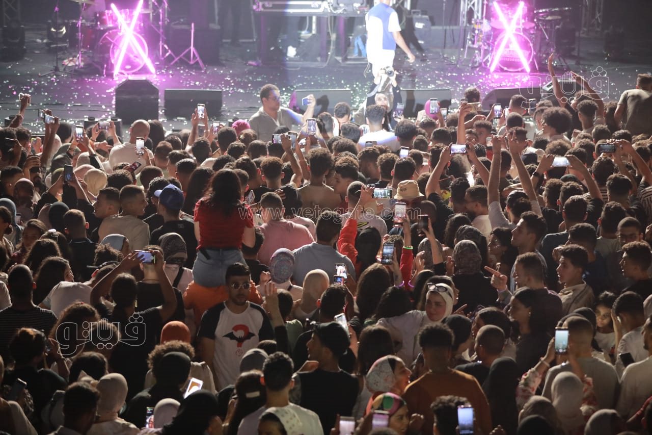 عنبة يلهب أجواء مسرح الزمالك بحفل كامل العدد (16)