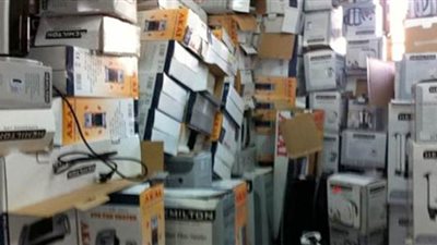 ضبط صاحب مخزن لحيازته أدوات كهربائية مجهولة المصدر بالأزبكية