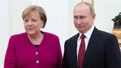بوتين يبحث هاتفيًا مع ميركل الجوانب المتعلقة بمؤتمر برلين حول ليبيا