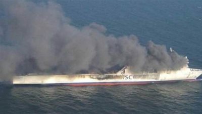 حريق في سفينة قبالة ساحل دبي