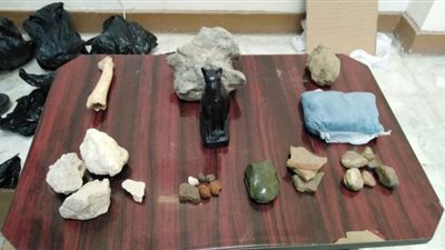 ضبط 25 قطعة أثرية بحوزة مأذون في حملة بجنوب أسيوط