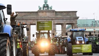 آلاف المزارعين يتظاهرون ضد الحكومة الألمانية