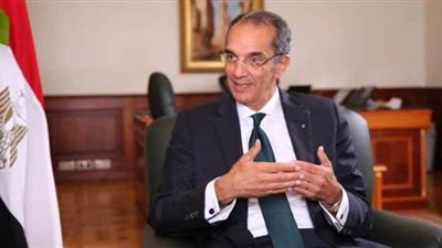 وزير الاتصالات يفتتح مركز تدريب شبكات الألياف الضوئية بالقرية الذكية