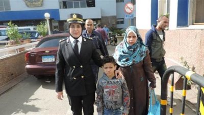 وزير الداخلية يلبي التماس أهل طفلين لإجراء عمليتي زرع أجهزة سمعية لهما| صور