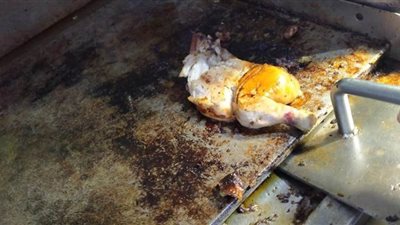 التحفظ على أطعمة فاسدة بأحد السلاسل الشهيرة وأشهر محلات الكشري ببورفؤاد | صور