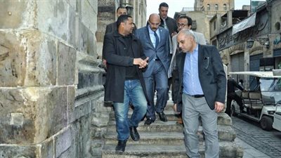 أعضاء لجنة السياحة والطيران المدني بمجلس النواب يتفقدون آثار الخيامية وباب زويلة والغورية