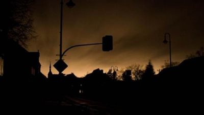 انقطاع الكهرباء عن الشيخ زويد ورفح بسبب الأحوال الجوية.. والشركة: إعادة التيار فور إصلاح الخط المغذي