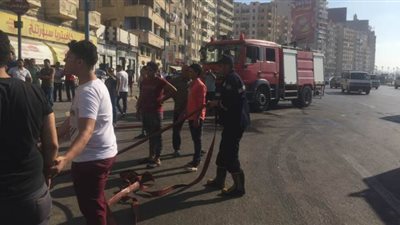 إنقاذ شخص في انهيار أجزاء من عقار بالإسكندرية