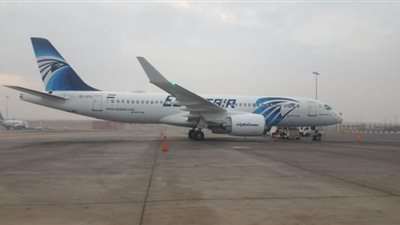 الطائرة الثامنة الجديدة لمصر للطيران تصل مطار القاهرة