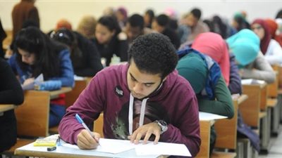 بدء امتحان الرياضيات لطلاب الصف الأول ثانوي ورقيا