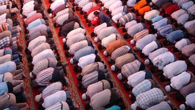 حسن الخاتمة.. وفاة مدرس بالمعاش وهو ساجد في صلاة الجماعة بالدقهلية