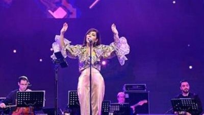 أصالة تخطف الأنظار بألوان مبهجة في حفل القرية العالمية بدبي | صور