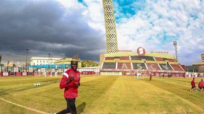 الأهلي ينتظر انتهاء أزمة «أزارو» لقيد «أليو بادجي»