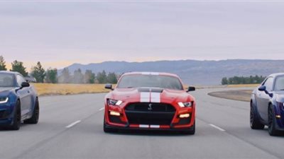 أغرب سباق التسارع بين السيارات الأمريكية | فيديو