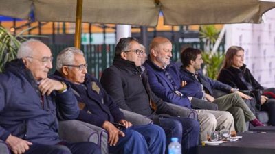 وزير السياحة يشاهد مباراة الجزيرة وأخشيدي الإسباني