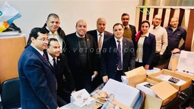 ضبط محاولة تهريب مستلزمات طائرات تجسس ومشغولات فضية بمطار القاهرة | صور