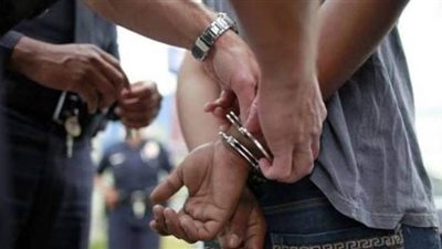 ضبط مصري حاول تهريب مخدرات في جيوب ملابسه بمطار القاهرة