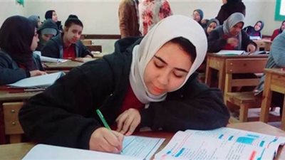 لليوم السادس.. طلاب الصفين الأول والثاني الثانوي يستأنفون الامتحانات