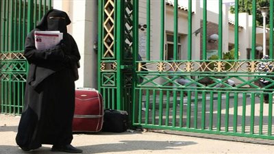 خلال ساعات.. الحكم في الطعن على قرار جامعة القاهرة بحظر ارتداء النقاب