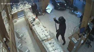 تفريغ كاميرات المراقبة لكشف هوية مرتكب الهجوم على محل مجوهرات في الدقهلية