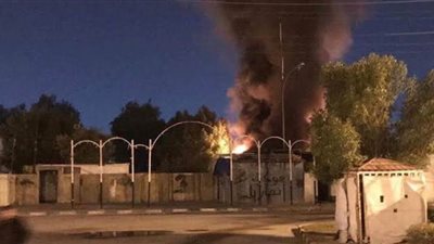 متظاهرون يحرقون مقرًا لـ