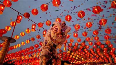 الصينيون يحتفلون بعيد الربيع بإحياء عادات وموروثات تعود لآلاف السنين