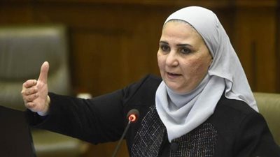 وزيرة التضامن تصل الوادي الجديد وتزرع نخلة ضمن مبادرة الرئيس