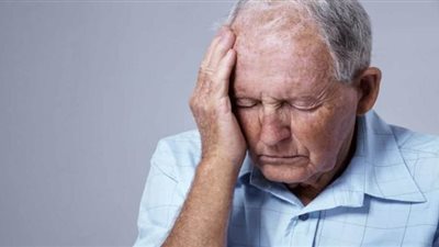 اكتشف أسباب مرض الزهايمر وأعراضه وطرق التغذية للمساعدة في علاجه