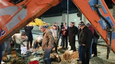 كسر بماسورة المياه الرئيسية بشارع يوسف عباس.. ونائب جامعة الأزهر يتابع عملية الإصلاح | صور