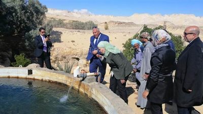 وزيرة التضامن والسفير الإيطالي يتفقدان منطقة اللبخة الأثرية بالوادى الجديد