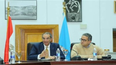وزيرا الاتصالات والآثار يبحثان استخدام وسائل التقنية الحديثة للترويج لمصر بالخارج