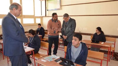 محافظ المنيا يتابع امتحانات الشهادة الإعدادية والصف الثاني الثانوي (صور)