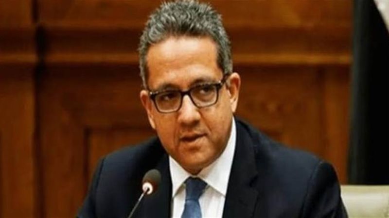 الدكتور خالد العنانى