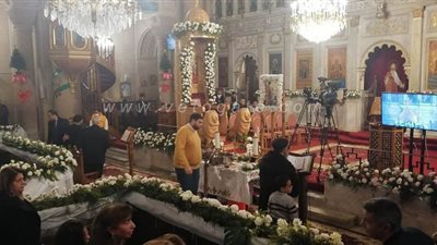 توافد أقباط الإسكندرية على الكنيسة المرقسية لصلاة اللقان وقداس عيد الغطاس | صور
