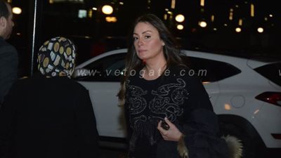 نرمين الفقي وأحمد فتحي أو الحضور في عزاء والدة حسام داغر بمسجد الشرطة | صور