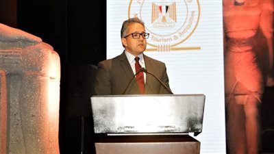 عميد كلية الآثار بجامعة القاهرة ينضم إلى اللجنة الدائمة للآثار