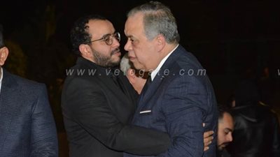 أشرف زكي وسليمان عيد يشاركان في عزاء والدة حسام داغر بمسجد الشرطة | صور