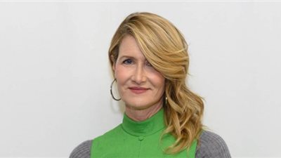 لورا ديرن تفوز بجائزة أفضل ممثلة مساعدة في فيلم بحفل ممثلي الشاشة 