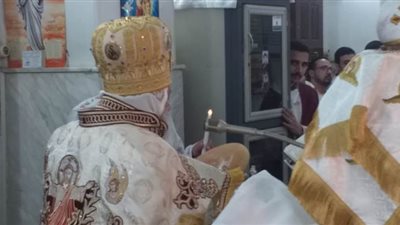 شعب كنيسة أسيوط يقيم قداس عيد الغطاس | فيديو وصور
