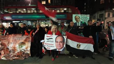 الجالية المصرية في إنجلترا تستقبل الرئيس السيسي فور وصوله لندن