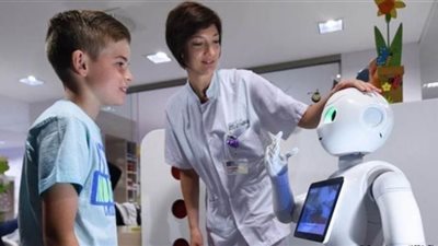 دراسة يابانية لتحسين أداء الروبوت في مجال رعاية المرضى