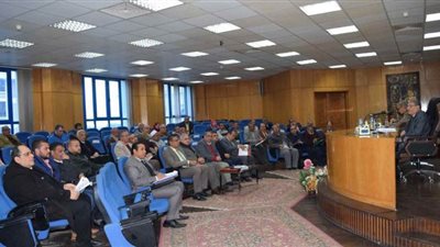 محافظ المنيا يناقش موقف تنفيذ الخطة الموحدة ويشدد على متابعة المشروعات (صور)