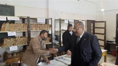 تعليم مطروح يتابع تصحيح أوراق امتحانات الشهادة الإعدادية