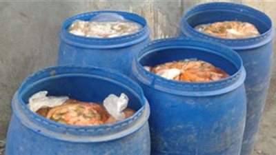 ضبط  3 أطنان مخللات مجهولة المصدر داخل مصنع بالبحيرة