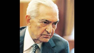 مصطفى خليل رئيس وزراء لا يمتلك أي ورقة رسمية.. والسر 