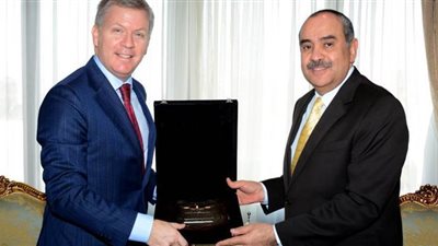 وزير الطيران يناقش خطط تنشيط السياحة الوافدة لمصر من كندا