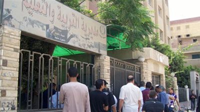 طلاب مدرسة بالمنوفية يلجأون لحل امتحان العلوم على ورقة الأسئلة